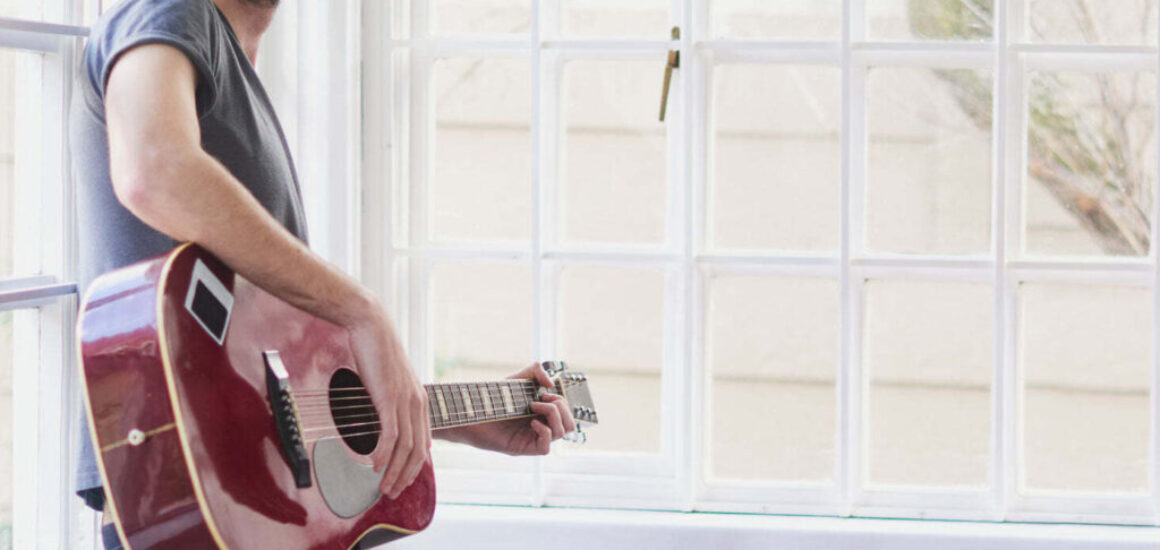 PeopleImages-man-with-gitar PeopleImages-man-with-gitar